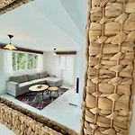 The West House Дом отдыха Кальета